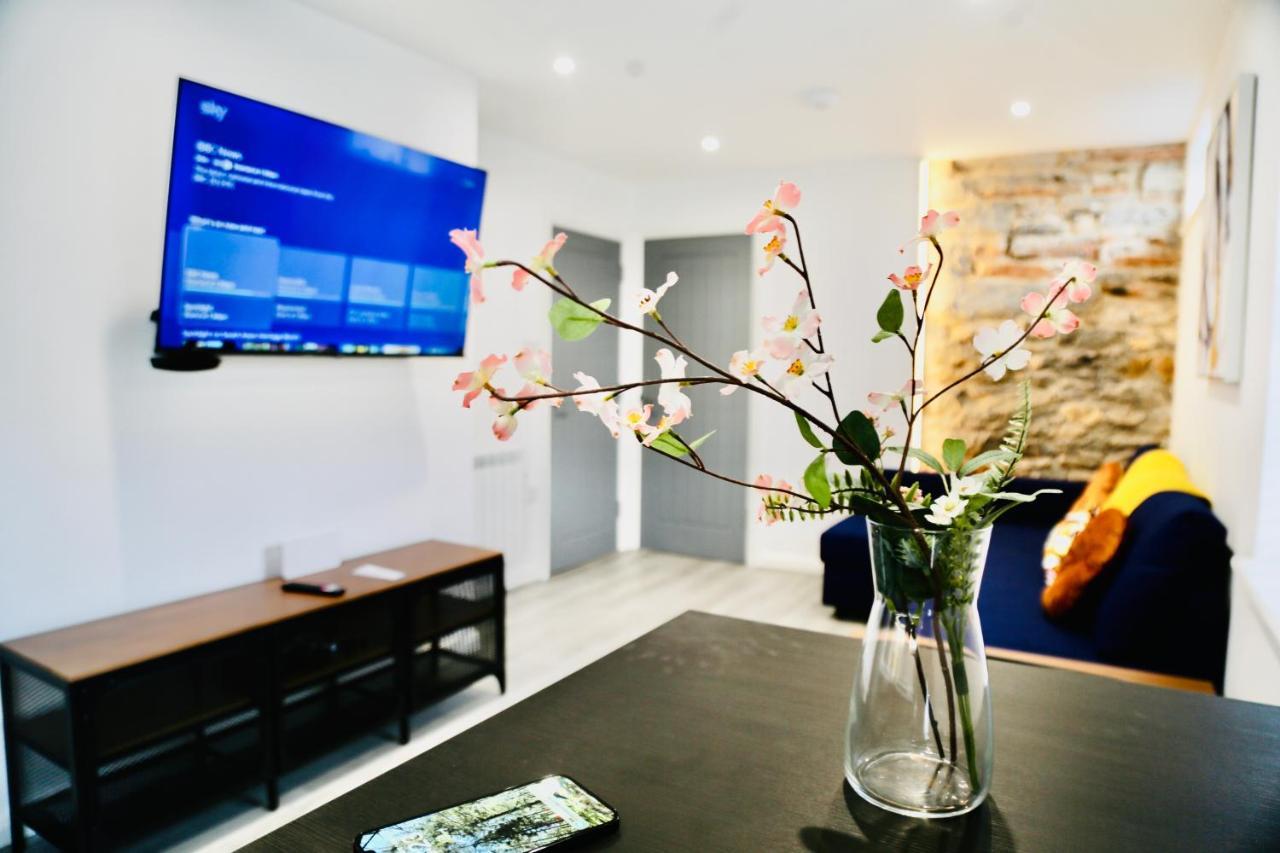 New Modern Apartment With Free Private Parking Plymouth Exterior photo