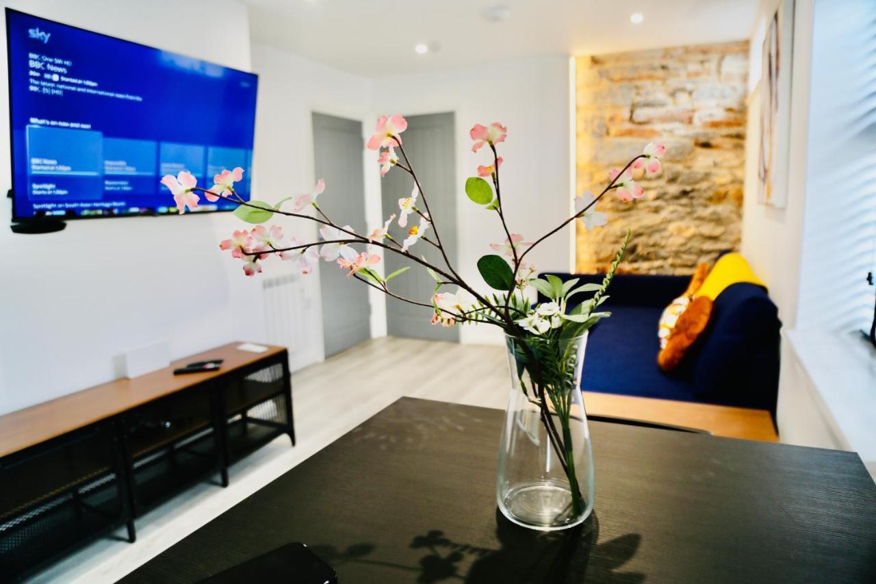 New Modern Apartment With Free Private Parking Plymouth Exterior photo