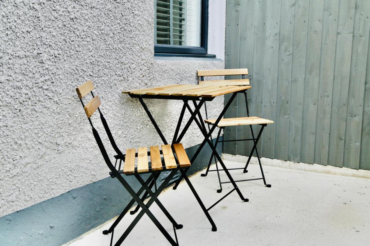 New Modern Apartment With Free Private Parking Plymouth Exterior photo