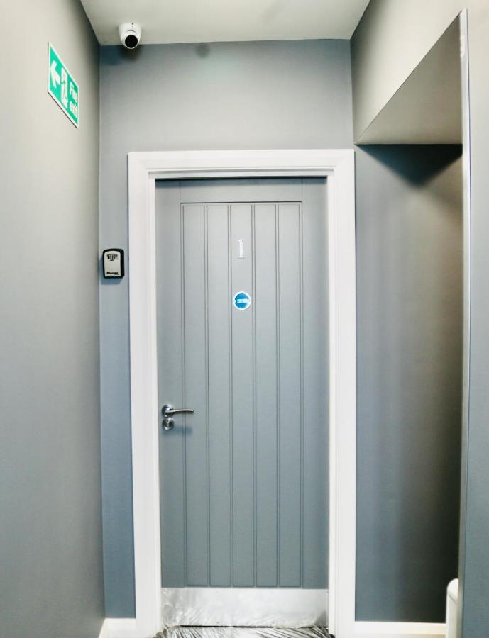New Modern Apartment With Free Private Parking Plymouth Exterior photo