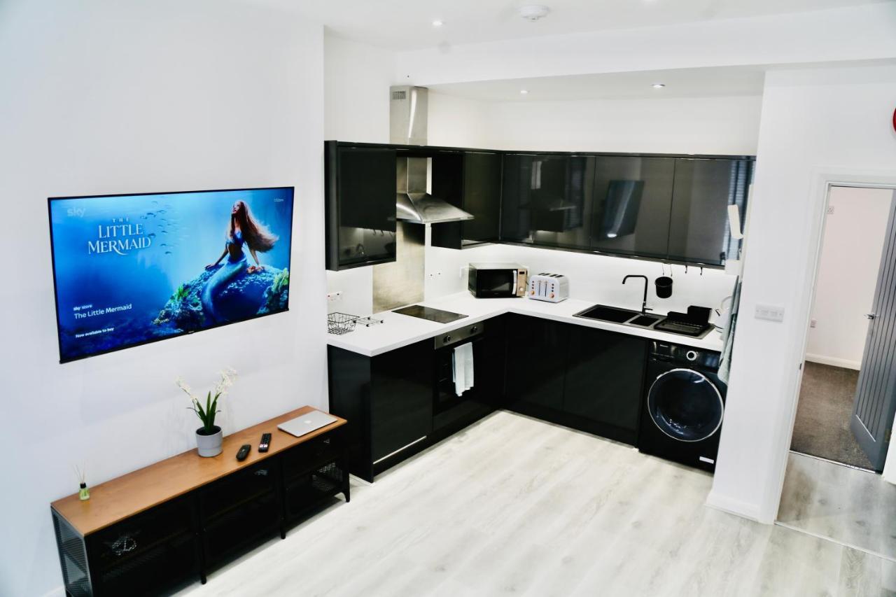 New Modern Apartment With Free Private Parking Plymouth Exterior photo