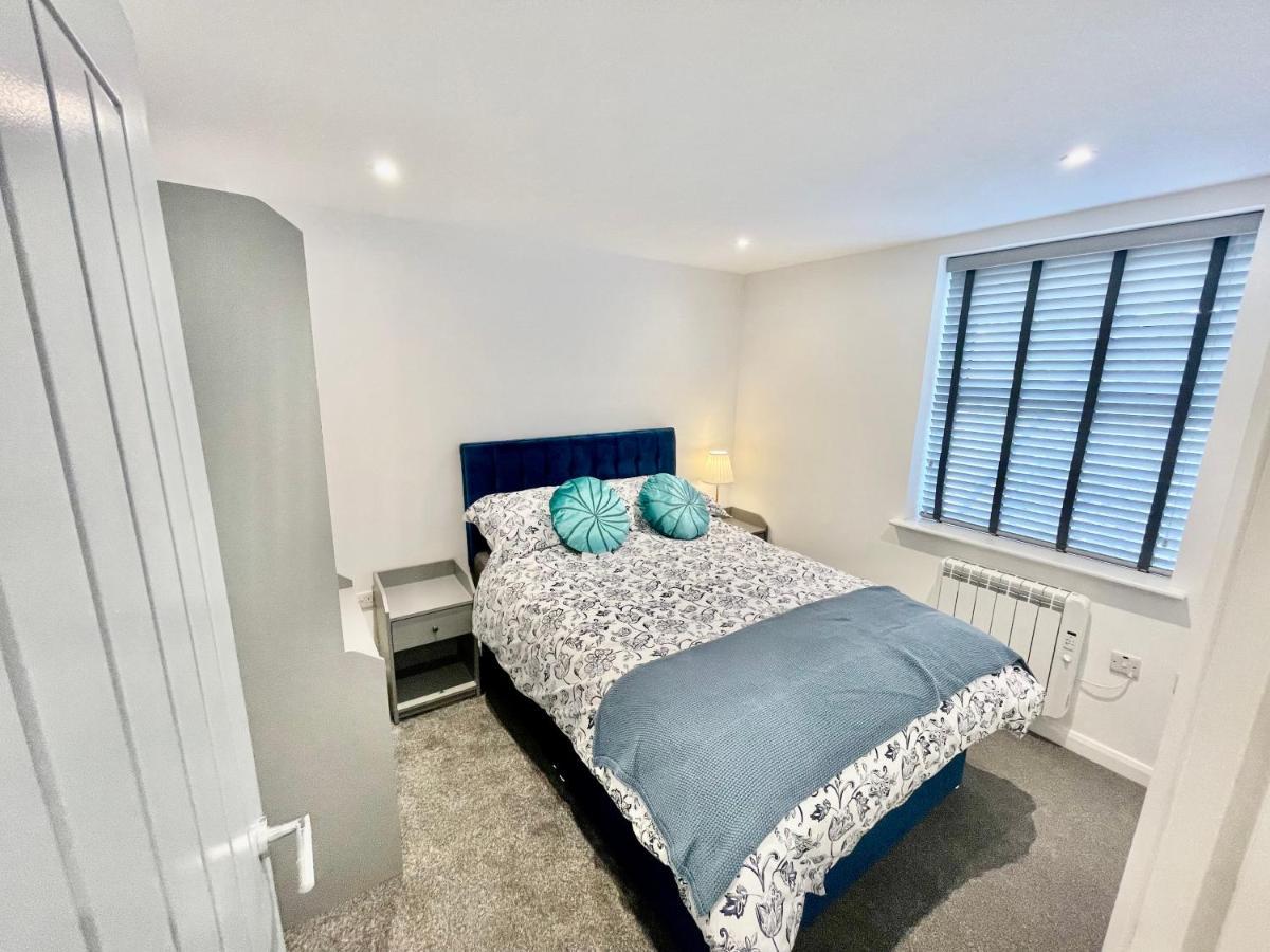 New Modern Apartment With Free Private Parking Plymouth Exterior photo