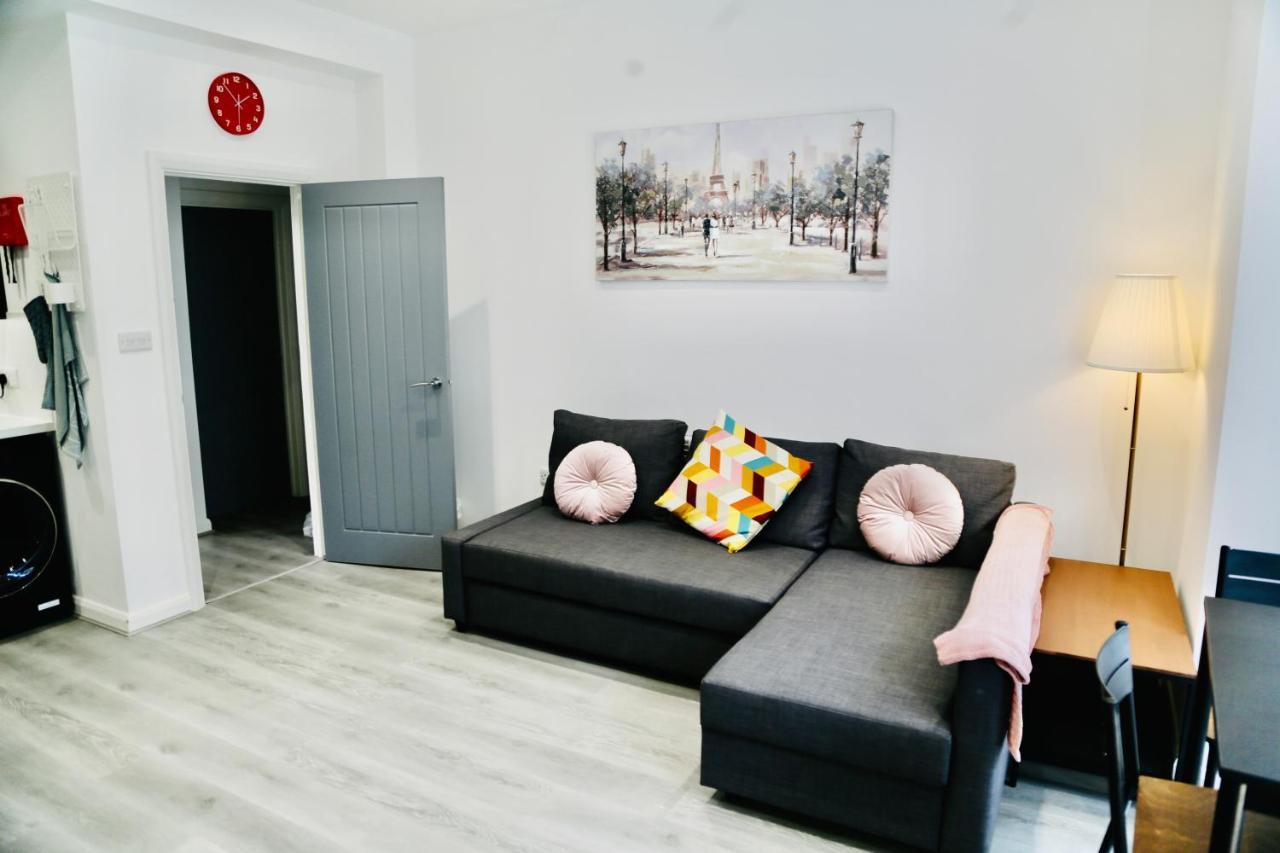 New Modern Apartment With Free Private Parking Plymouth Exterior photo