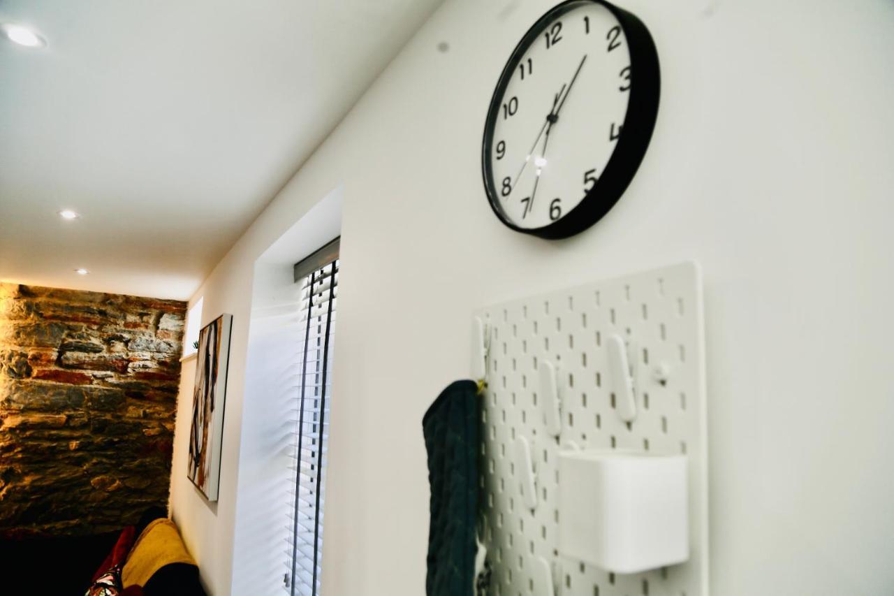 New Modern Apartment With Free Private Parking Plymouth Exterior photo