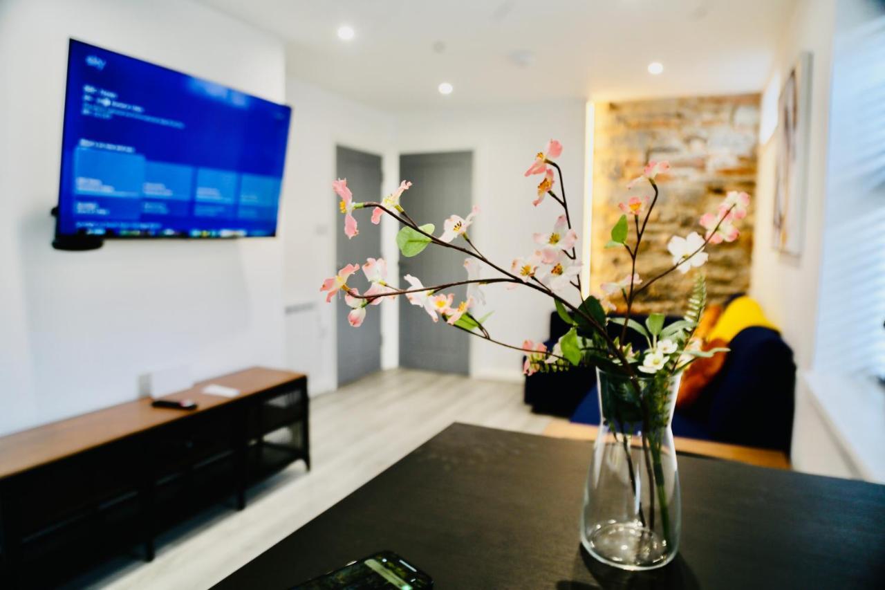 New Modern Apartment With Free Private Parking Plymouth Exterior photo