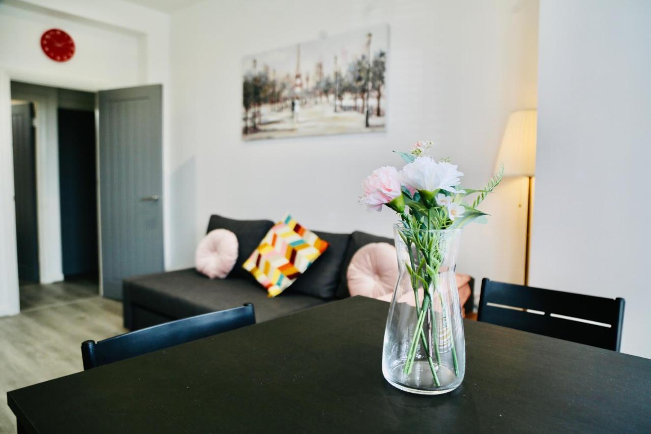 New Modern Apartment With Free Private Parking Plymouth Exterior photo