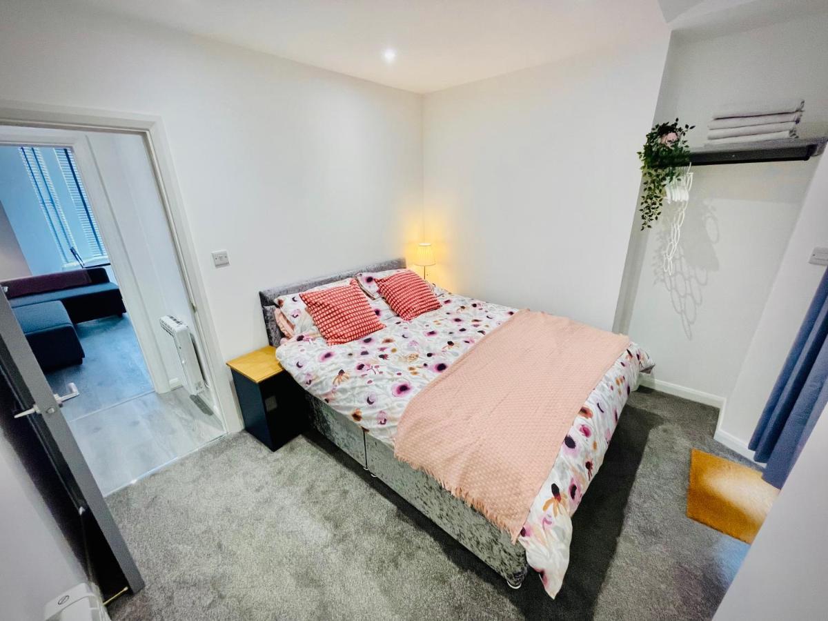New Modern Apartment With Free Private Parking Plymouth Exterior photo
