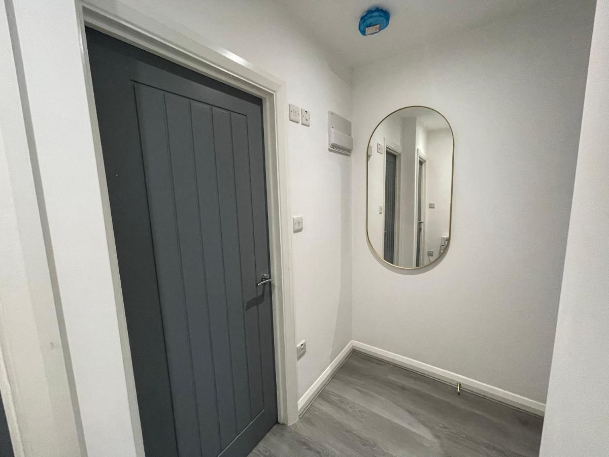 New Modern Apartment With Free Private Parking Plymouth Exterior photo