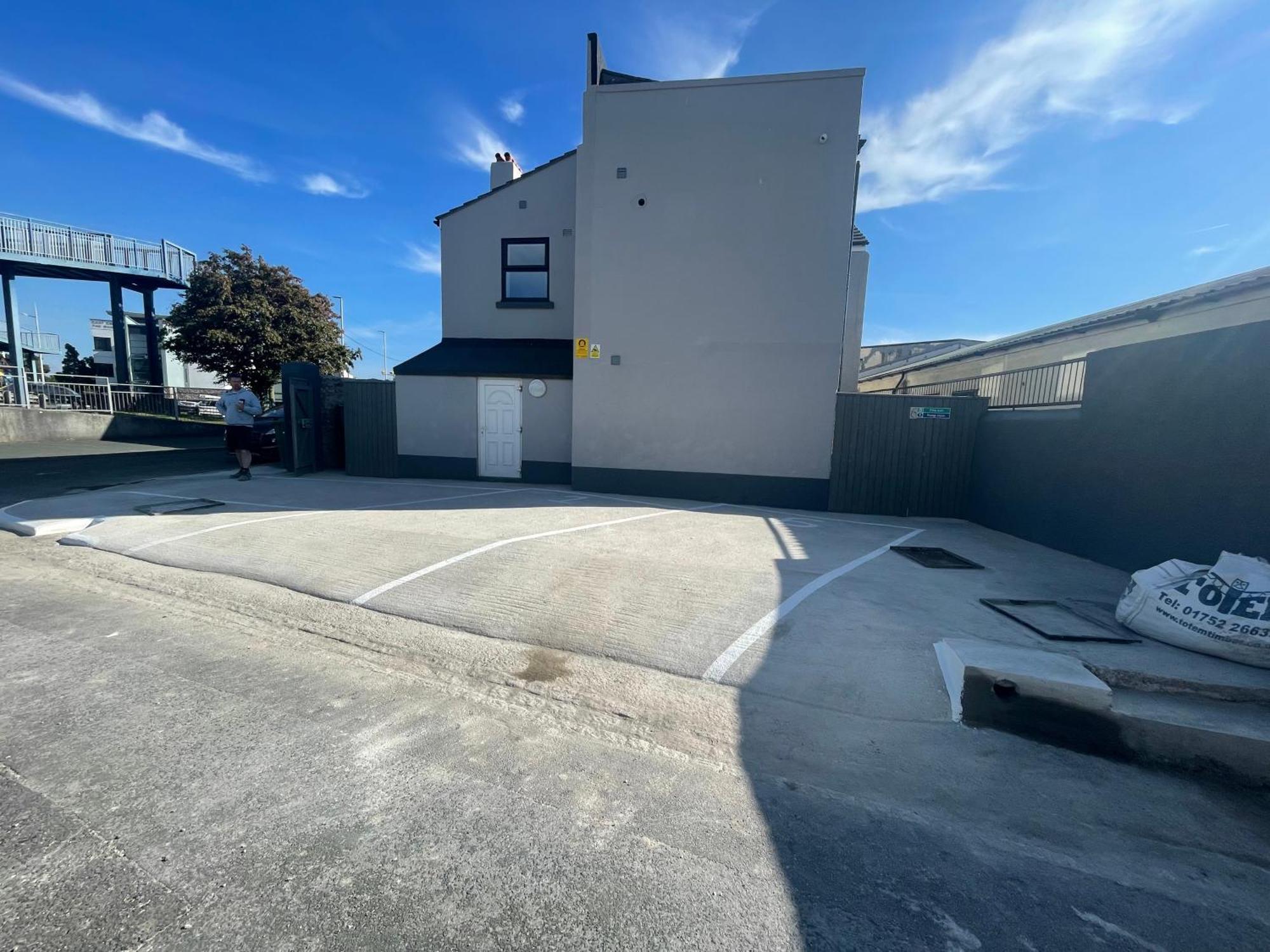 New Modern Apartment With Free Private Parking Plymouth Exterior photo